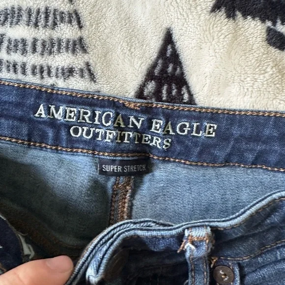 American Eagle high rise Jean shorts size 8 - Picture 2 of 3